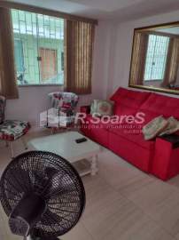 CASA EM UMA ÓTIMA RUA DA VILA VALQUEIRE COM 3 QTOS E 3 BANHEIROS - VVCN30188