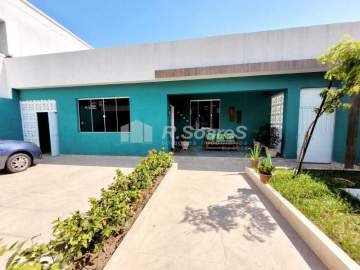 Casa Linear com três quartos, sendo um suíte, garagem para 02 carros, em Vila Valqueire, Rua das Verbenas. - VVCA30283