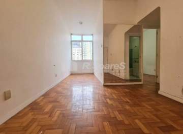 Apartamenrto à venda em Ipanema, quarto e sala com vaga na escritura, demarcada. - BRAP10042