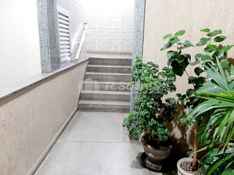 ENTRADA PREDIO 2 - 18