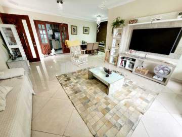Ótima localização - Casa com 180 m2, 03 quartos sendo 02 suítes, cond. Nova Valqueire. - VVCN30200