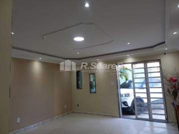 Segurança e Conforto - Casa dois quartos e garagem , em Realengo na rua Lomas Valentinas. - VVCA20343