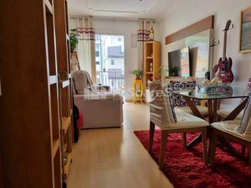 Apartamento com 02 quartos sendo 01 suíte, em Praça seca, rua Pereira Frazão. - VVAP21293