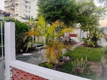 AGENDE SUA VISITA! - Casas, com 03 quartos sendo 01 suíte, 1462m2, em Praça Seca, rua Capitão Menezes. - VVCA30317