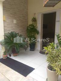 Casa em condomínio, com 03 quartos, piscina, garagem, em Vila Valqueire, rua Namur. - VVCN30220