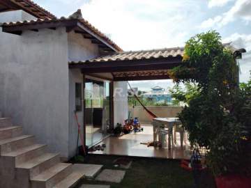 Casa com 04 quartos, em Cabo Frio, rua do Guriri - Condomínio Bosque do Peró. - VVCN40070