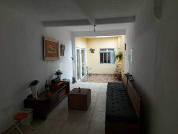 Casa de dois quartos na Rua Engenheiro Trajano, em Magalhães Bastos. - VVCA20367