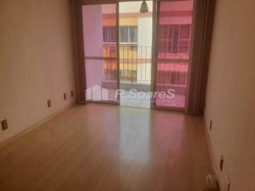 Apartamento vazio com 02 quartos mais dependências, em vila Valqueire, rua Quiririm. - VVAP21320