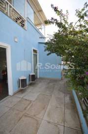 Casa com 03 quartos, área Gourmet, elevador, garagem para 04 carros, em Praça Seca, na rua Guarapes. - VVCA30329