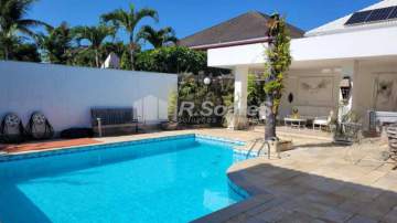 Imperdível - Casa em condomínio, com 04 quartos sendo 02 suítes, na Barra da Tijuca, rua Zeno Zani. - VVCN40076
