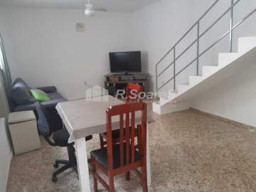 Casa de rua com 03 quartos sendo 02 suítes, em Marechal Hermes, rua Araiçoaba. - VVCA30386