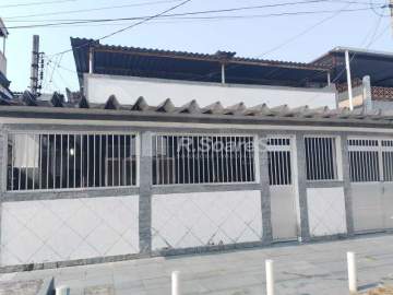 Casa com 3 quartos na rua São Dimas em Magalhães Bastos. - VVCA30353