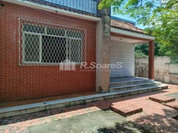 Ótima localização - Casa vazia Linear com 03 quartos sendo 01 suíte, em Praça Seca - rua Capitão Menezes. - VVCA30366