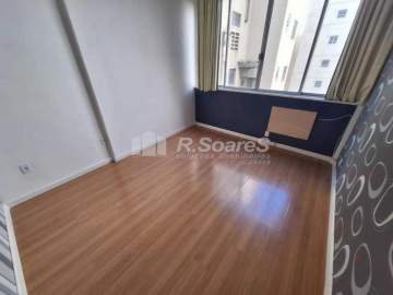 OPORTUNIDADE! - LJNDA SALA COMERCIAL REFORMADA NO CENTRO COMERCIAL COPACABANA - BRSL00030