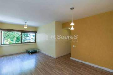AGENDE SUA VISITA! - Excelente apartamento no Flamengo, três quartos sendo uma suíte e vaga de garagem. - BRAP30324