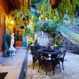 OPORTUNIDADE! - Chegou sua vez! Maravilhosa casa no Cosme Velho. - BRCA70002