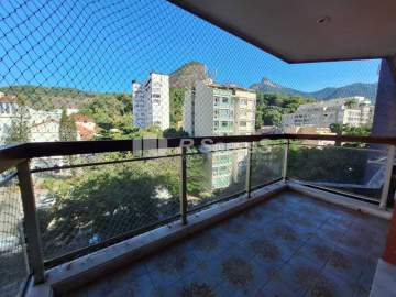 AGENDE SUA VISITA! - Espetacular apartamento em Laranjeiras, varanda com vista para o verde, três quartos sendo uma suíte, duas vagas de garagem, 120m². - BRAP30339