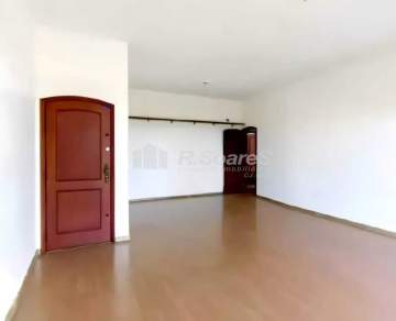 AGENDE SUA VISITA! - Flamengo! Apartamento de três quartos sendo uma suíte, dependência completa e vaga de garagem - 118m². Próximo ao metrô Catete. - BRAP30347