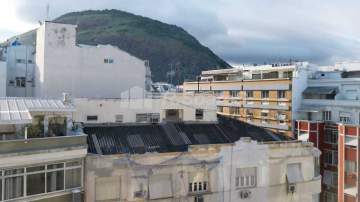 AGENDE SUA VISITA! - Apartamento conjugado à venda em Copacabana, rua transversal, prédio misto. - BRKI00072