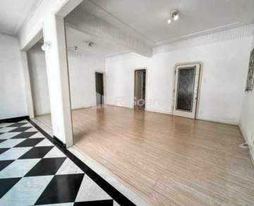 AGENDE SUA VISITA! - Maravilhoso apartamento com 145m², amplo, arejado e iluminado, varandão, quarto quartos, dois banheiros sociais e uma vaga de garagem. - BRAP40061