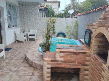 OPORTUNIDADE! - Casa com 2 quartos e garagem pafra 3 carros em Campinho, rua Anália Franco. - VVCA20440