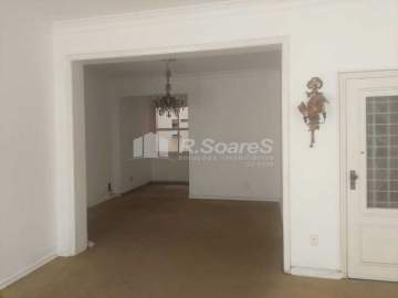 AGENDE SUA VISITA! - Excelente apartamento em Copacabana de três quartos sendo um suíte e dependência completa. - BRAP30391