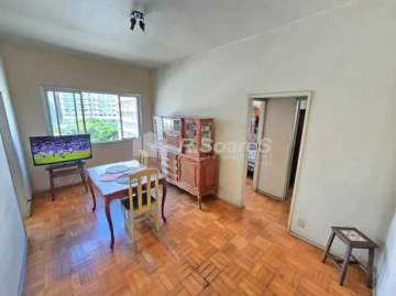 Apartamento em Botafogo de dois quartos, dependência completa e uma vaga de garagem. - BRAP20359