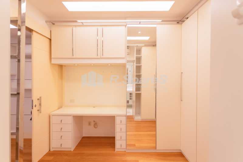 CLOSET 3 - 20