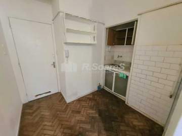 Apartamento à venda em Copacabana conjugado dividido, com vaga escritura. Prédio misto, portaria 24hs - BRAP00082