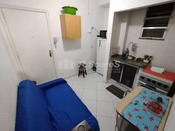 Ótima localização - Apartamento à venda, conjugado dividido em quarto e sala, mobiliado, Copacabana, Posto 5 - BRAP10221