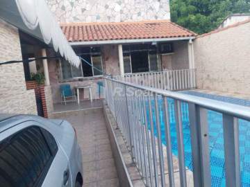 AGENDE SUA VISITA! - Casa com 3 quartos , garagem em Marechal Hermes, rua Assis Martins. - VVCA30403