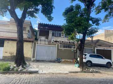 AGENDE SUA VISITA! - Casa com 4 quartos sendo 1 suite, 4 vagas de garagem, em Bento ribeiro. - VVCA40136