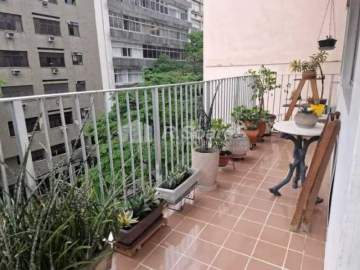 Apartamento Arejado com Varandão, Vista para o Verde e 2 Vagas na Escritura - BRAP30430