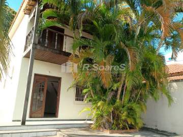 OPORTUNIDADE! - Casa com 169 m2, vazia, com 3 suítes, garagem para 2 carros no tradicional bairro de Praça Seca Rj. - VVCA30409