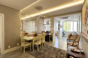 Ótima localização - Apartamento de 02 quartos, sendo original 03 quartos, com área total de 98m², e com vista lateral para a Praia de Copacabana! - BRAP20384