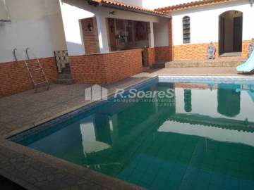 Ótima localização - Casa de rua com 4 quartos sendo 1 suíte, garagem para 5 carros, em Vila Valqueire, na Azaléas - área nobre do bairro. - VVCA40140