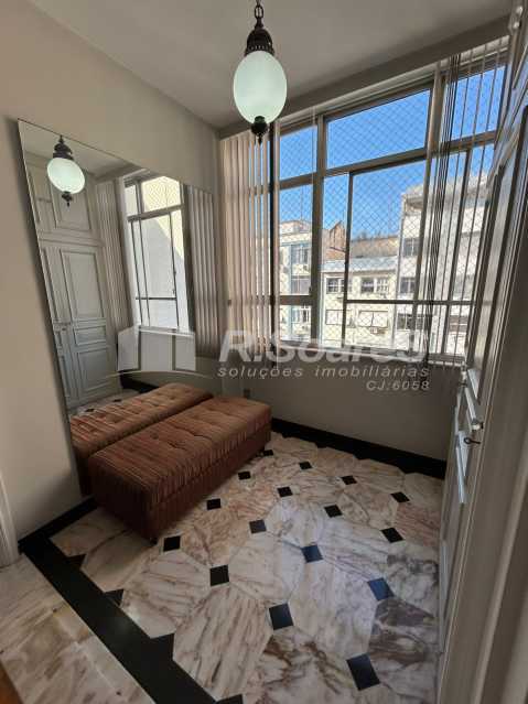 Conheça PHOTO-2025-10-04-10-34-14 do imóvel - Excelente apartamento de 04 quartos com 02 suítes, área total de 278m2 e com 01 vaga na escritura na melhor rua de Copacabana! - BRAP40092 - 27 PHOTO-2025-10-04-10-34-14 - 27