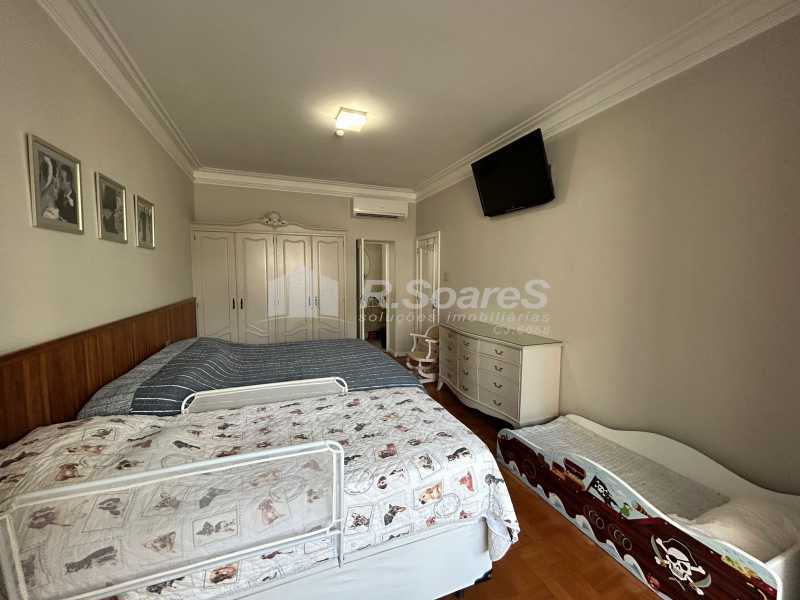 Conheça PHOTO-2025-10-04-10-34-18 do imóvel - Excelente apartamento de 04 quartos com 02 suítes, área total de 278m2 e com 01 vaga na escritura na melhor rua de Copacabana! - BRAP40092 - 30 PHOTO-2025-10-04-10-34-18 - 30