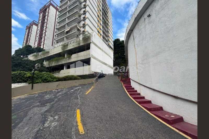 WhatsApp Image 2025-10-17 at 1 - 28