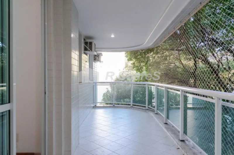 bcda02d9-40d9-4c11-b3f2-9dec2b - 1