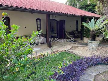 Segurança e Conforto - Casa linear colonial com 2 quartos, 1 suíte. Rua Estela Duval - Jacarepaguá. - VVCN30270