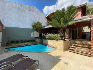 AGENDE SUA VISITA! - Casa com 3 suítes, 2 vagas de garagem e piscina em Jacarepaguá Rj. - VVCN30271