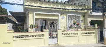 AGENDE SUA VISITA! - Casa de vila com 3 quartos, 1 suíte, rua Pedro Teles, Praça Seca - VVCV30094