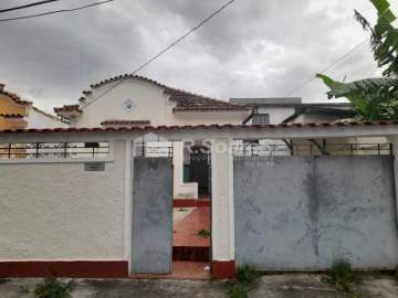 INVESTIDORES - Amplo terreno com residência residível- aceitando financiamento em Bento ribeiro.Terreno 450 m2 aceitando financiamento em Bento Ribeiro. - VVCA30431