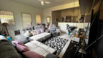 AGENDE SUA VISITA! - Casa linear com 3 quartos, 3 vagas de garagem, em Marechal Hermes Rj. - VVCA30435