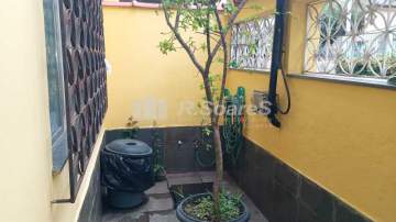 Casa tipo apartamento com 2 quartos sendo 1 suíte, garagem, em Realengo. - VVCA20498