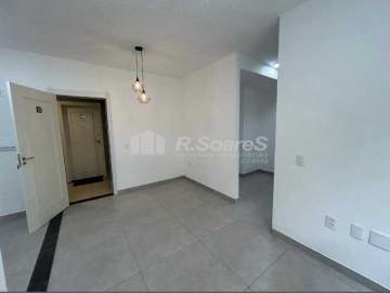 Apartamento 02 quartos, TÉRREO E VAZIO, av Itaóca, Bonsucesso. - VVAP21739