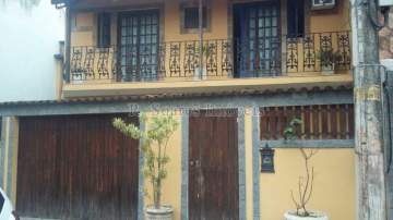 OPORTUNIDADE! - CASA COM QUATRO QUARTOS, SENDO TRÊS SUÍTES, RUA TEJO EM VILA VALQUEIRE - CONDOMÍNIO BOSQUE DO VALQUEIRE. - VVCN40011