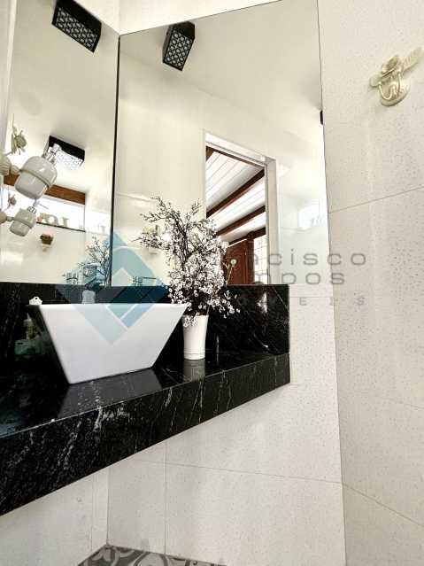 Conheça lavabo do imóvel - Barra da Tijuca , casa linear 3 suítes - MECN30006 - 4 lavabo - 4