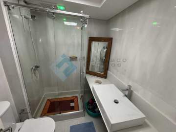 Ótima localização - Barra da Tijuca varandão , sala e quarto reformado por arquiteto - MEAP10038